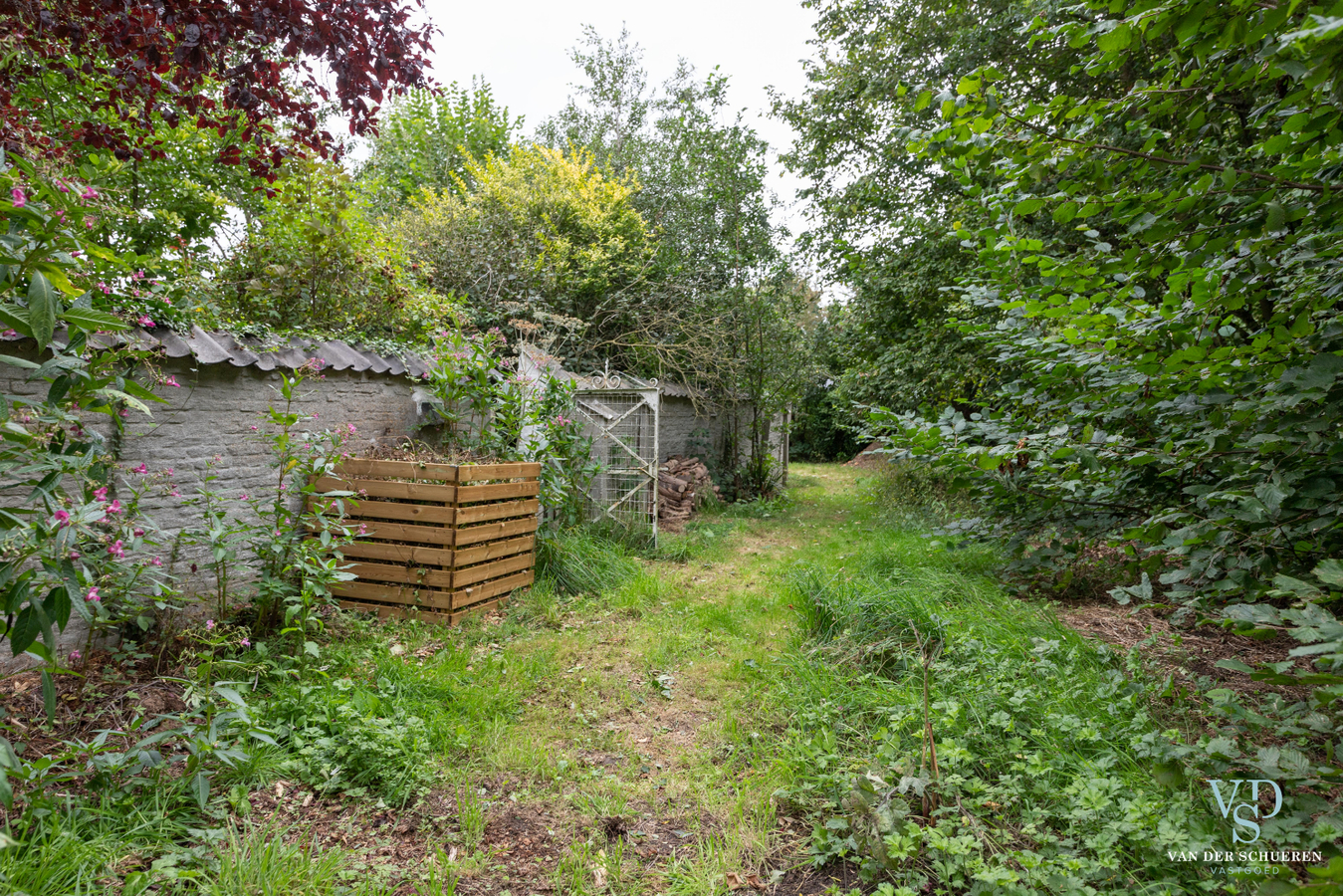 Authentiek landhuis met 5 ruime slaapkamers én gelijkvloers bureau. 