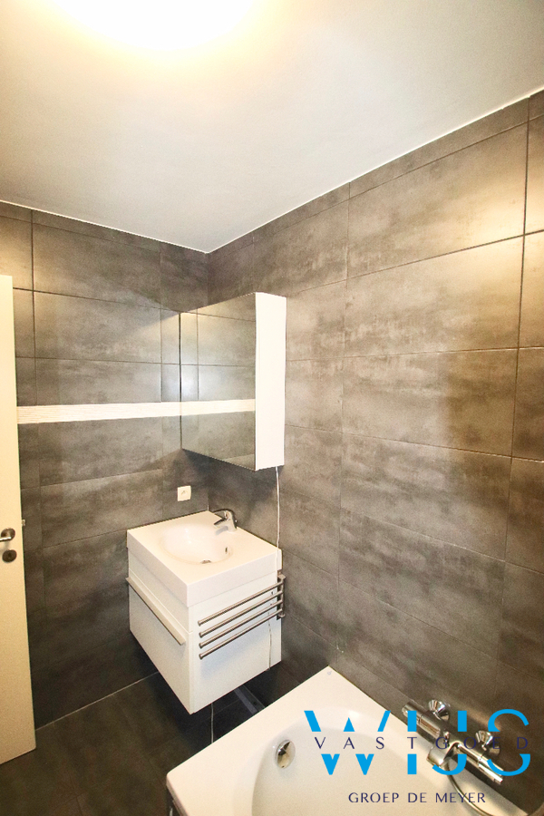 Tweeslaapkamerappartement  MET staanplaats te Zelzate! 