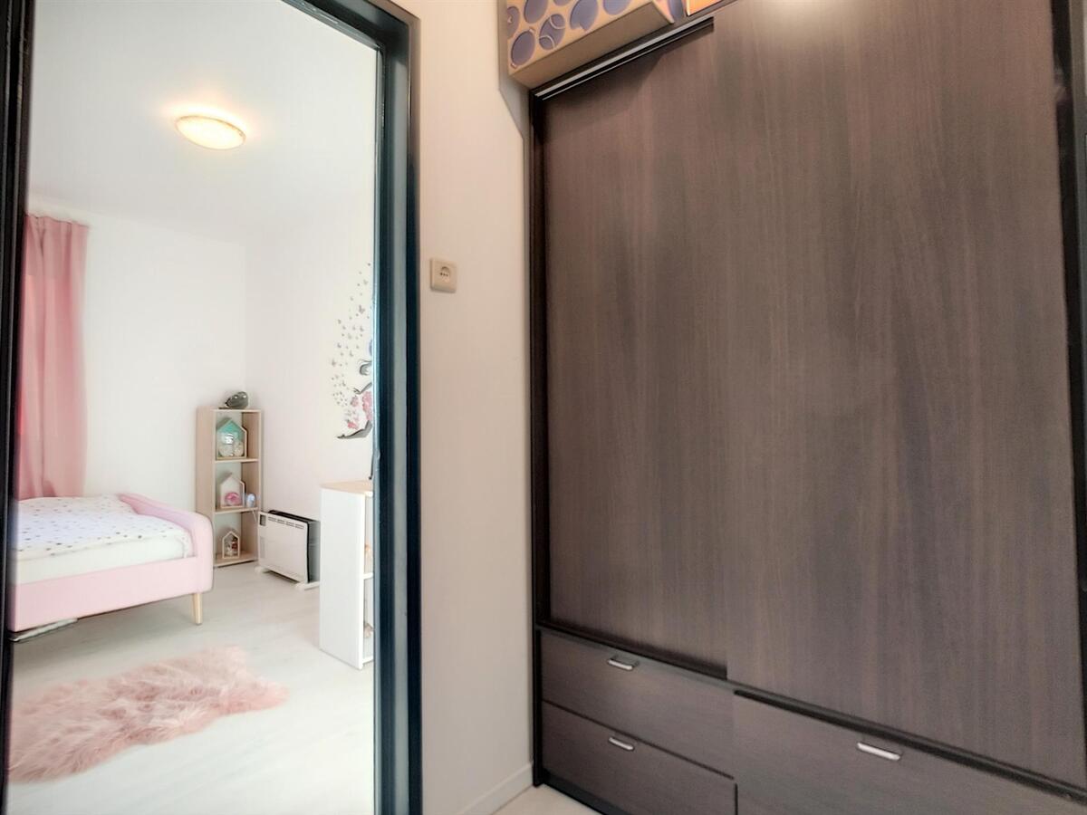 Gezinswoning met drie slaapkamers, terras en uitweg achteraan - Zwankendamme 