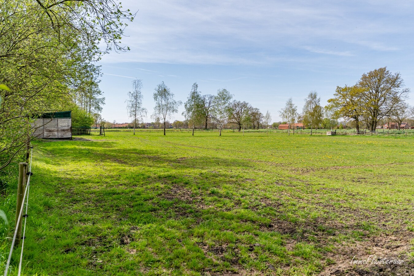 Woning met stalgebouwen en buitenpiste op ca. 6ha te Bocholt 