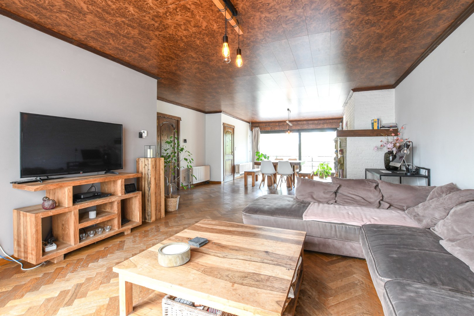 Ruime bel-etagewoning met tuin en bijgebouw, vlakbij centrum De Haan 