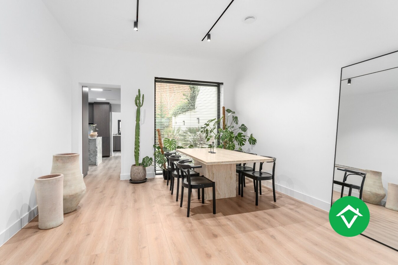 Hoog gerenoveerde woning met tuin en 4 slaapkamers te Roeselare 