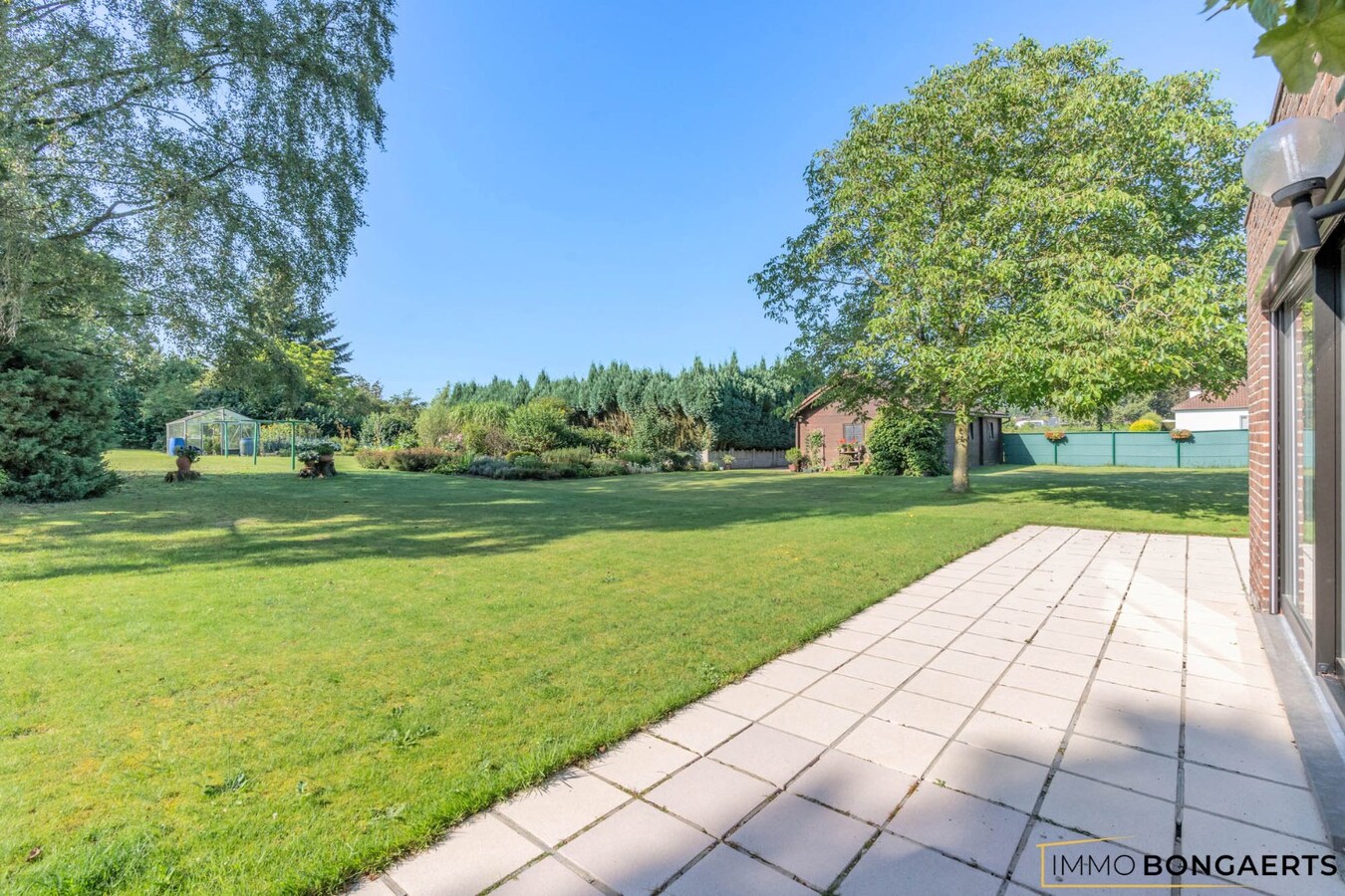 Ruime woning met 4 slaapkamers, tuin en garage in Opglabbeek. 