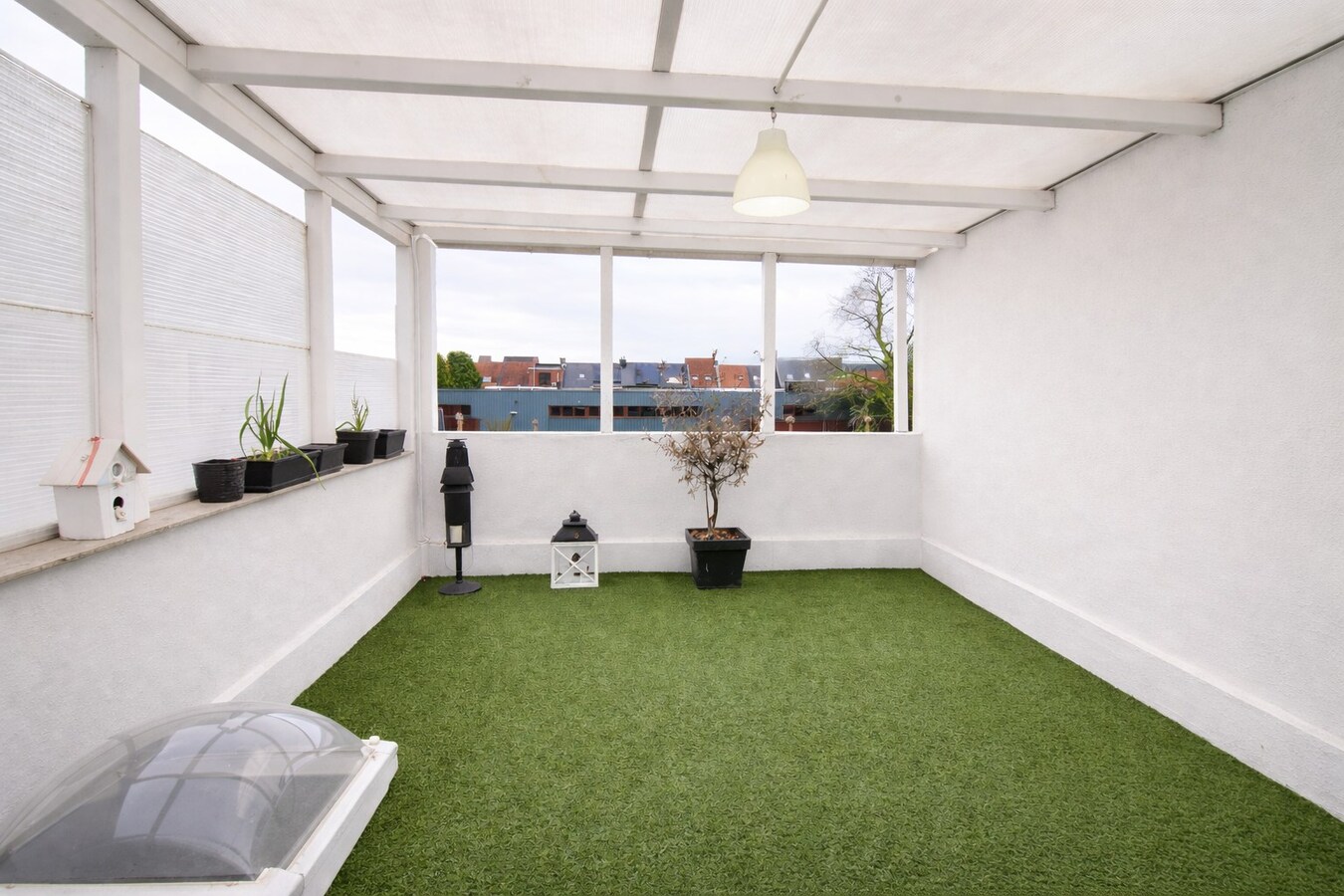 Te koop: Centraal gelegen stadswoning met drie slaapkamers en dakterras in hartje Sint-Niklaas! 