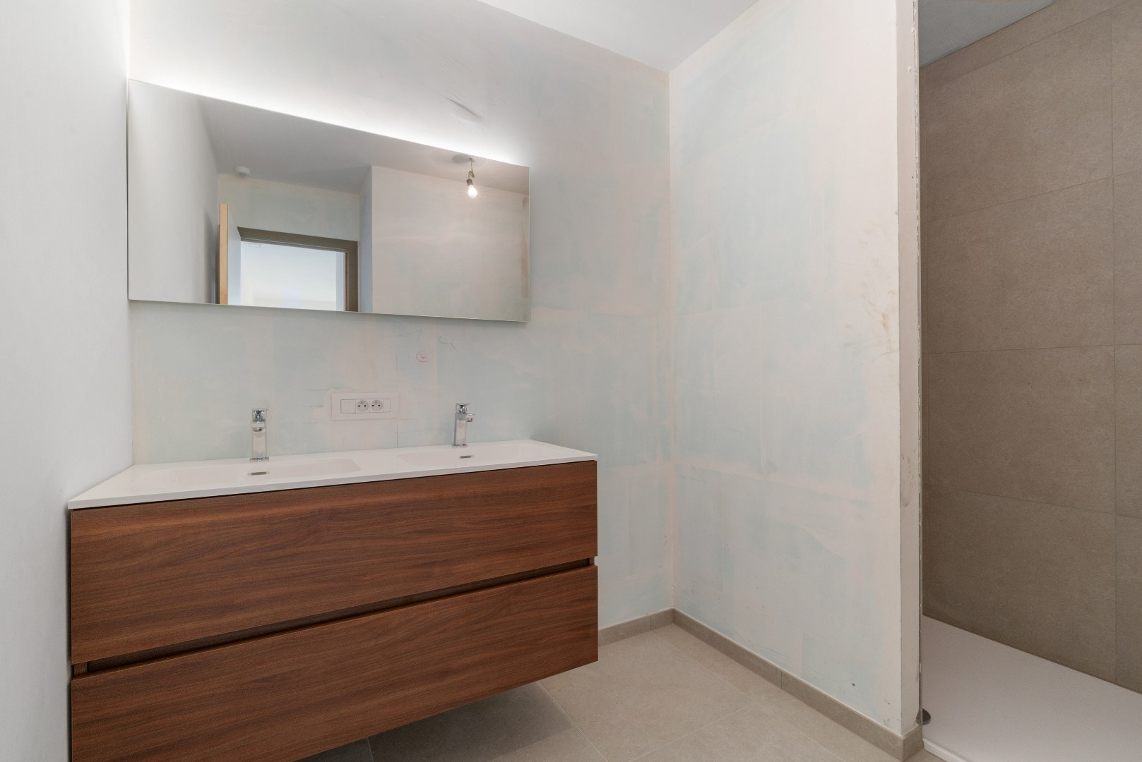 Nieuwbouwappartement met één slaapkamer, terras en ondergrondse autostaanplaats te koop in Zulte 