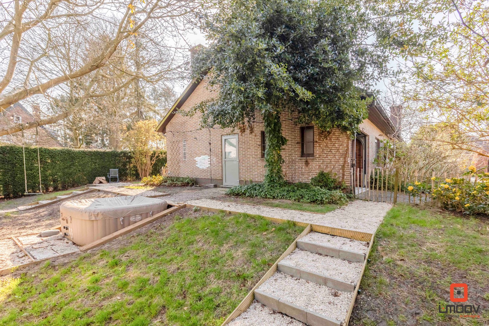 Open bebouwing met 3 slaapkamers en grote tuin in residentiële, groene woonwijk 