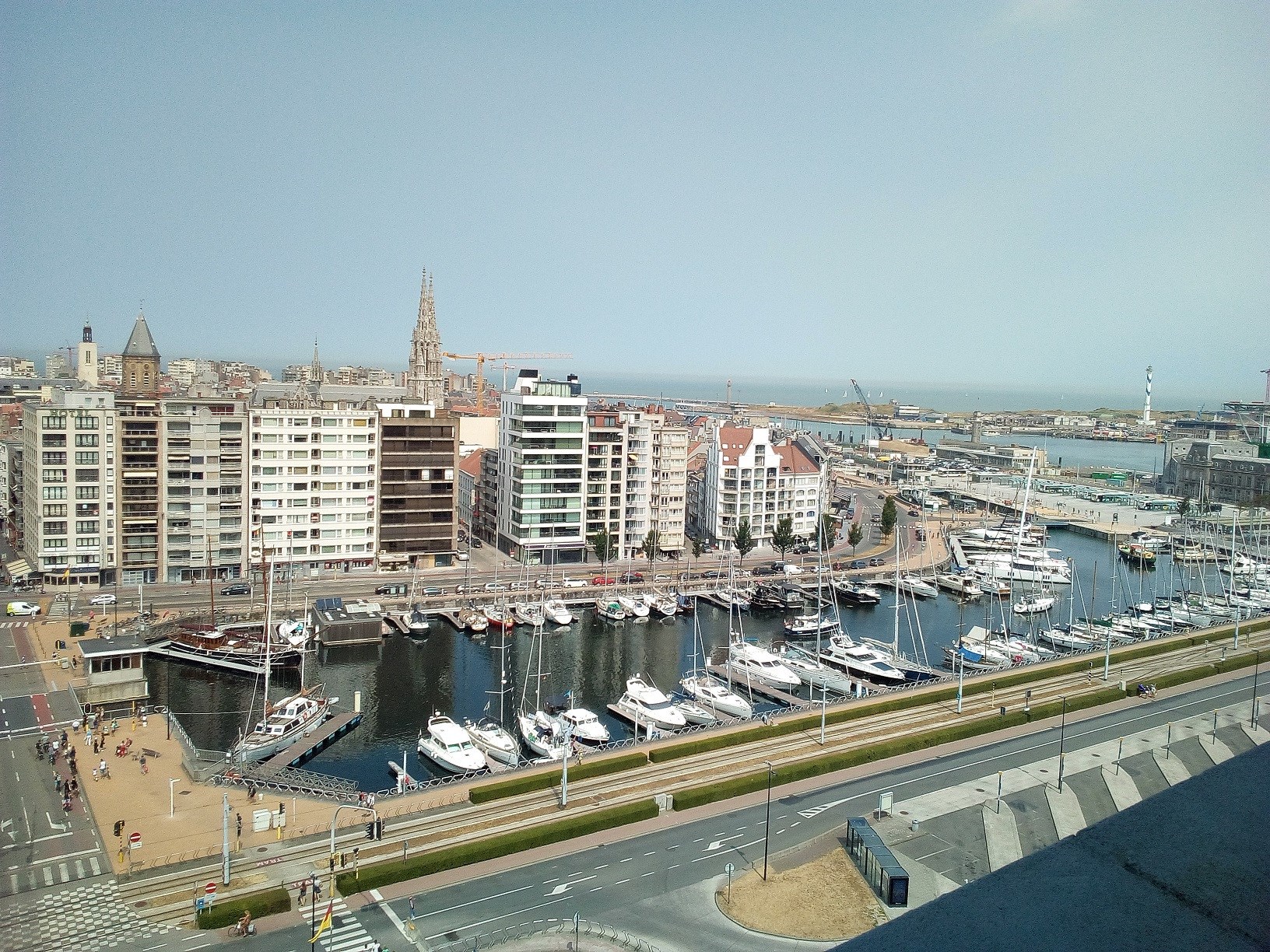 APP. DE VACANCES  AVEC VUE SPENDIDE SUR LE PORT DE PLAISANCE 