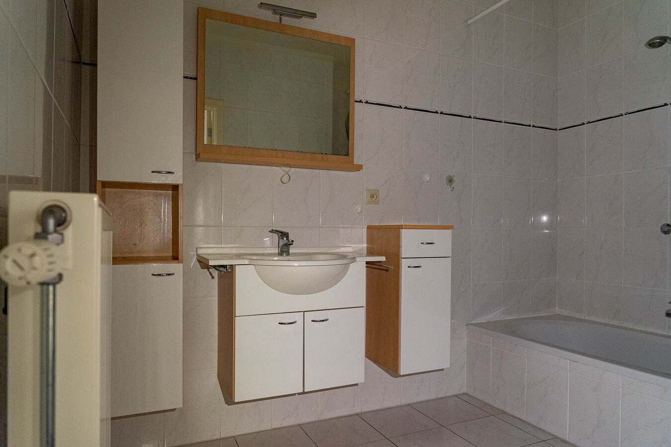 Ruim appartement met terras en garage 