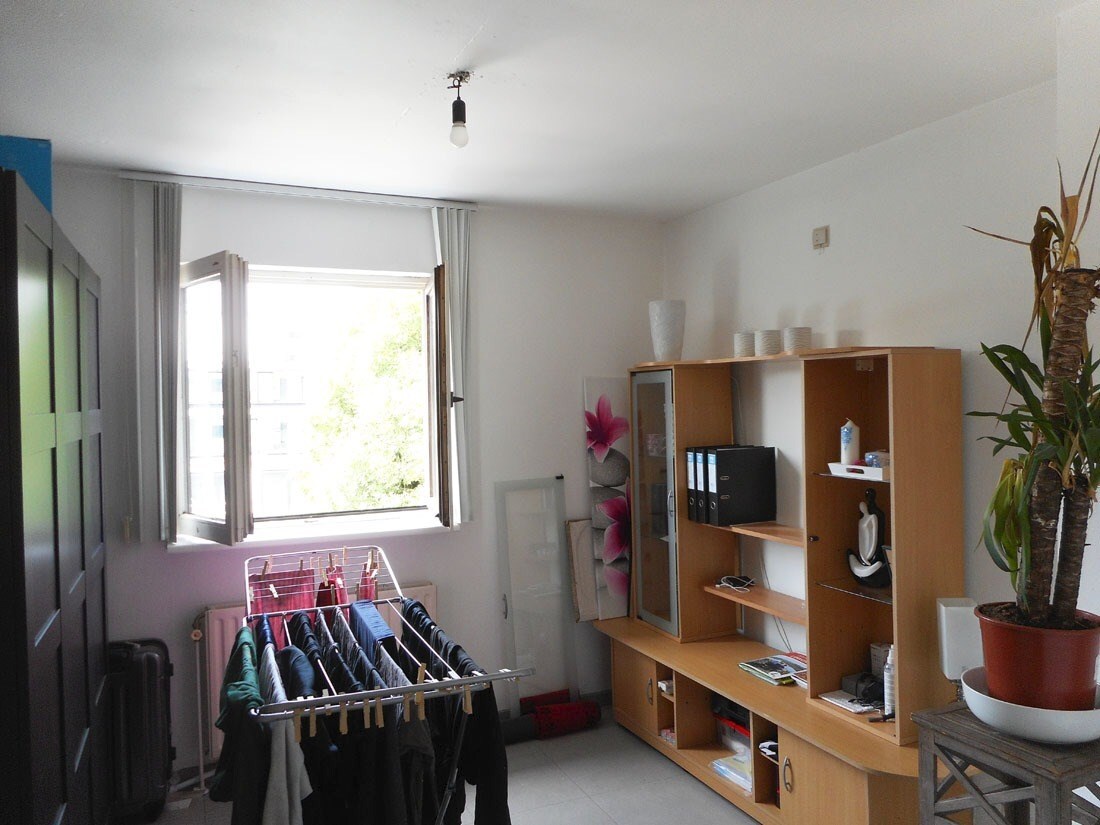 GUNSTIG gelegen appartement te LANAKEN 