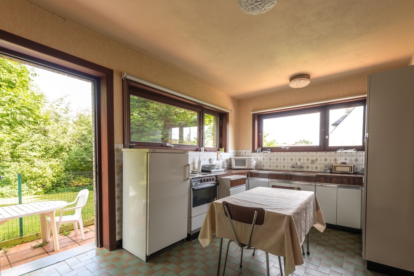 Statige, te moderniseren villa in een residentiële wijk - Blankenberge 