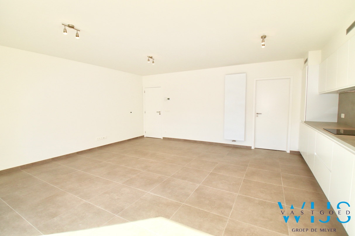 Instapklaar GELIJKVLOERSAPP. met tuin &amp; garage te Zelzate ! 