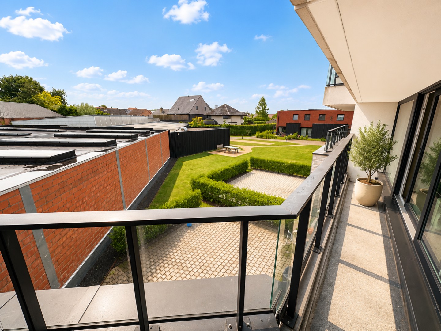 Lichtrijk 2-slp appartement met zonnig terras én garage, Torhout 
