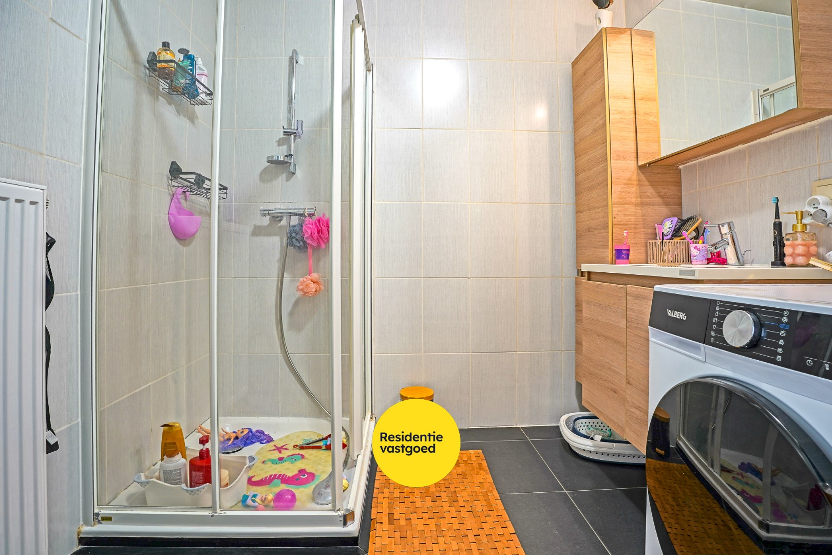 Recent appartement met privatieve tuin (346m²)  en ruim terras (40m²) in het centrum van Woumen! 