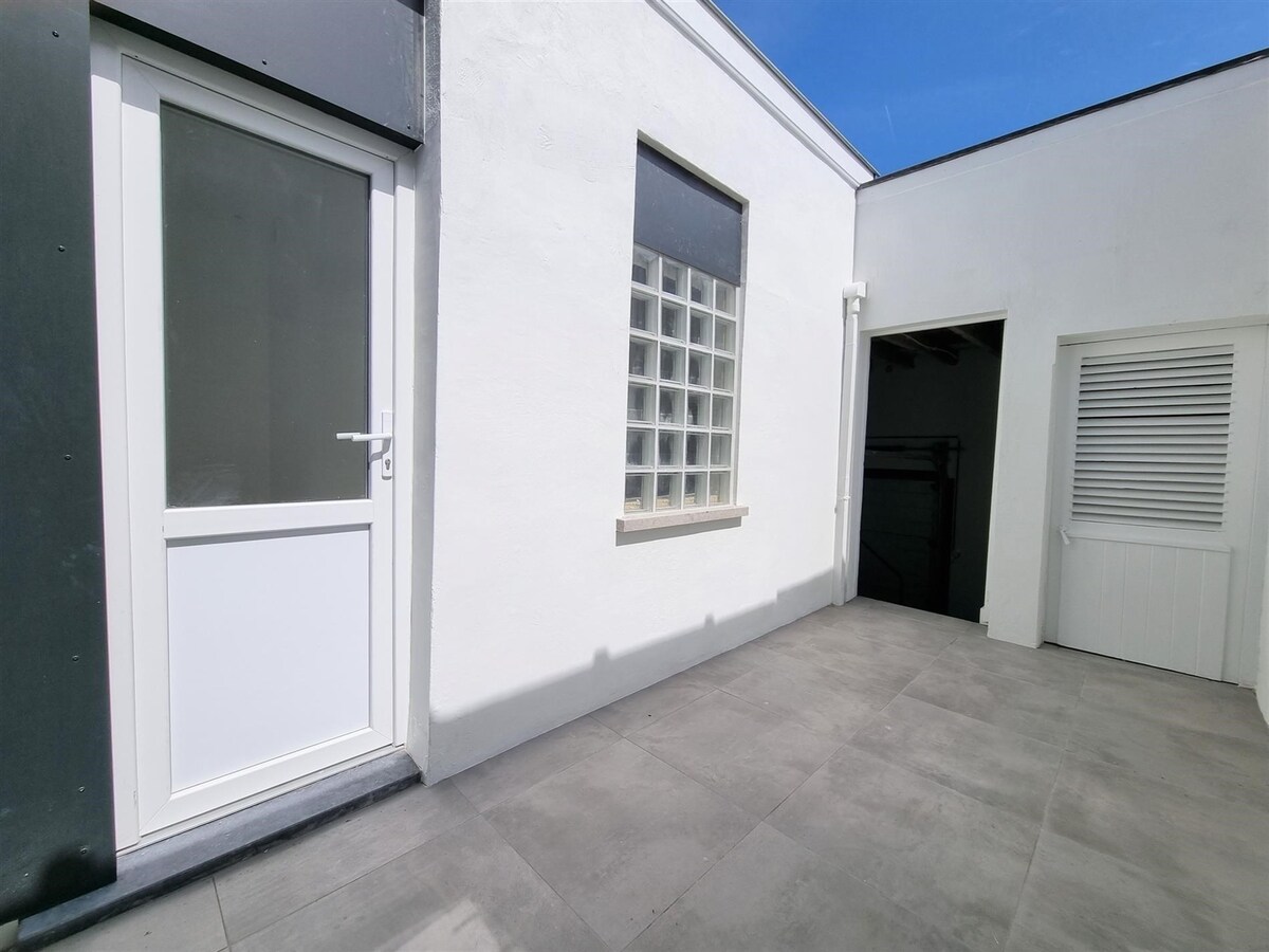 Volledig gerenoveerde woning met garage vlakbij het strand - Heist 