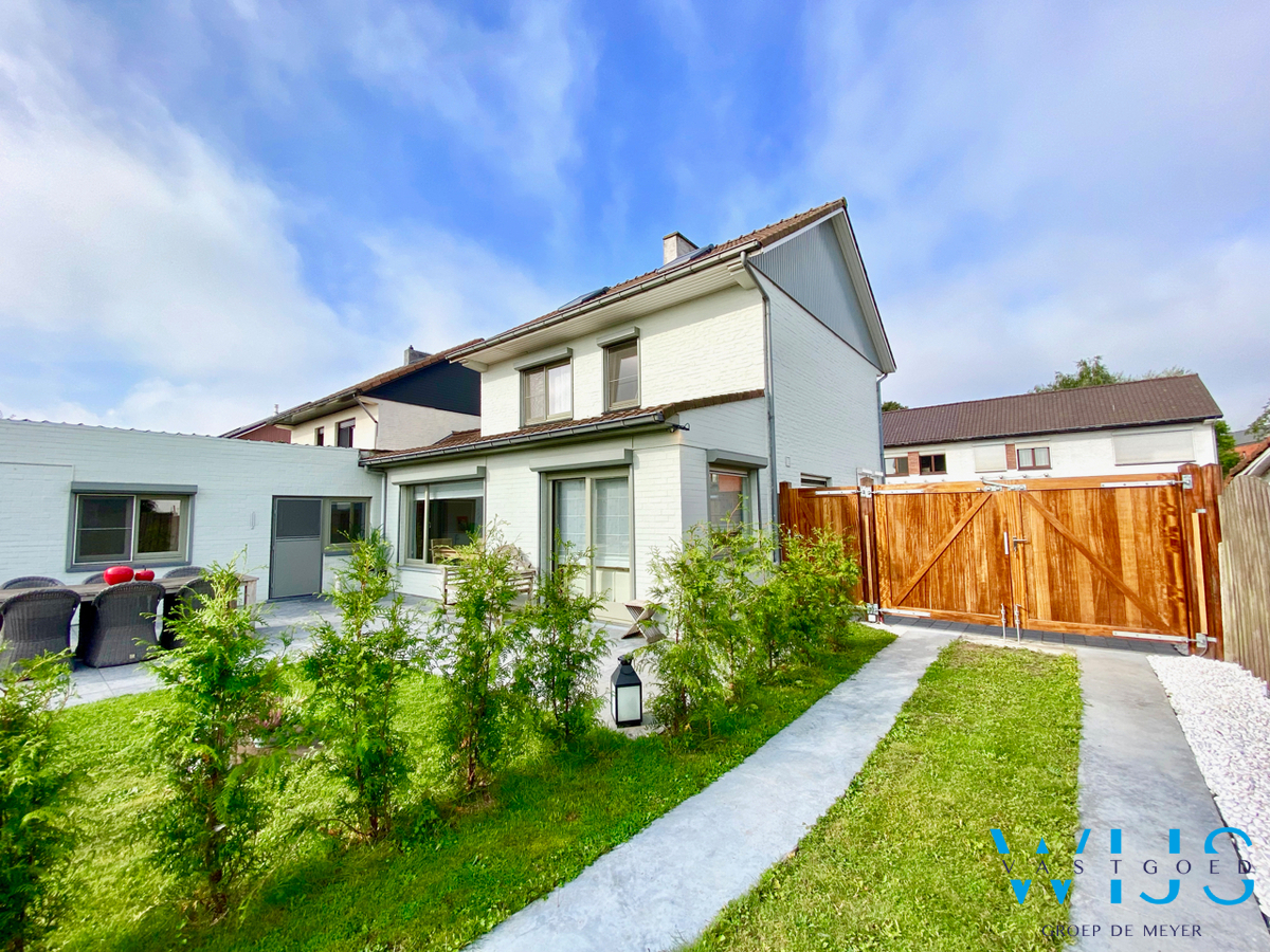 Instapklare gezinswoning met 3 slaapkamers &amp; ruime tuin te Zelzate! 