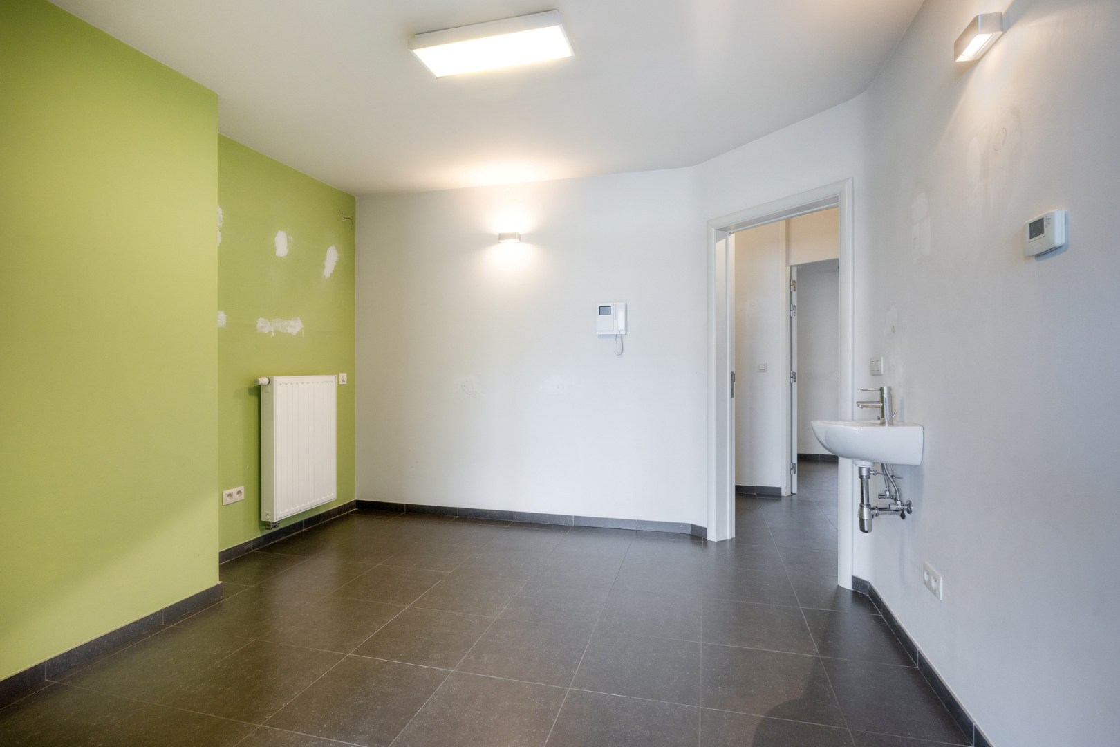 Super gelegen handelspand met buitenruimte in Kessel-Lo 