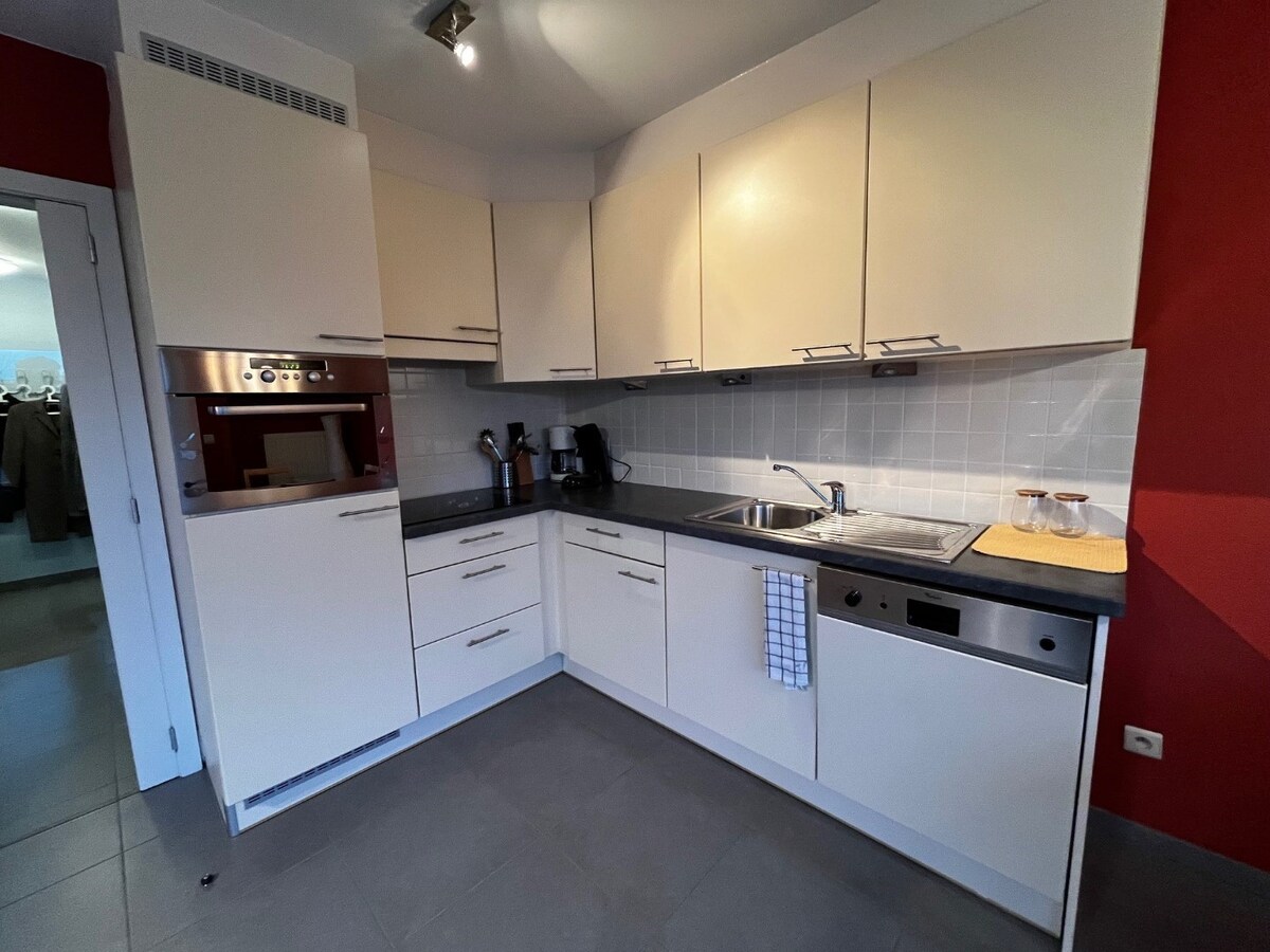 Comfortabel, recent appartement met terras nabij de Zeedijk, aan tramhalte gelegen 