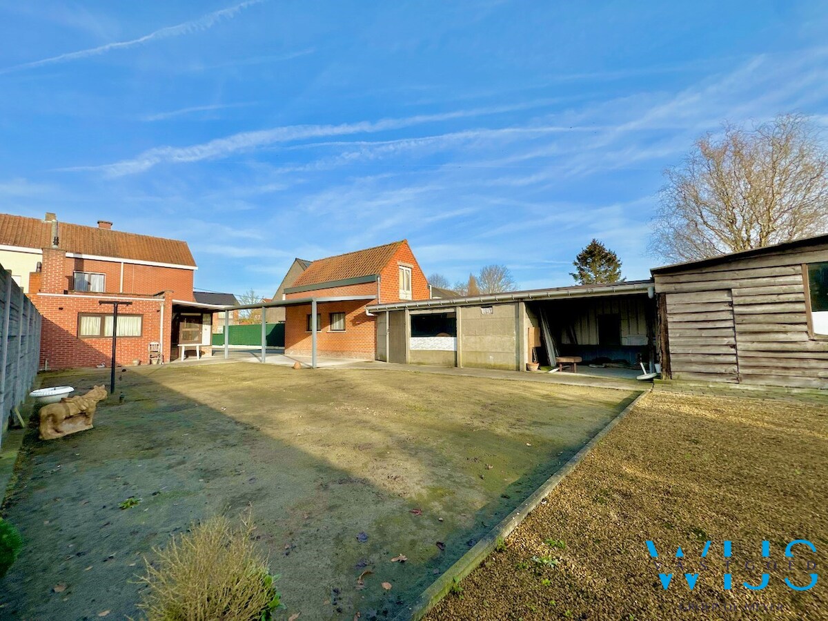 Volwaardig woonhuis met bijgebouwen te Wippelgem ! 