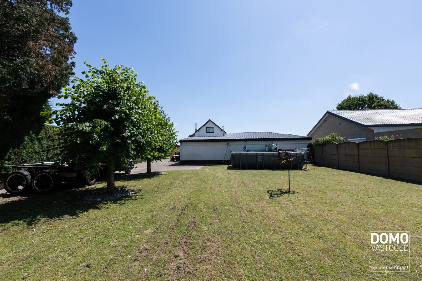 UNIEKE EIGENDOM MET WONING, 2 APPARTEMENTEN EN MAGAZIJNEN OP 13A88CA 
