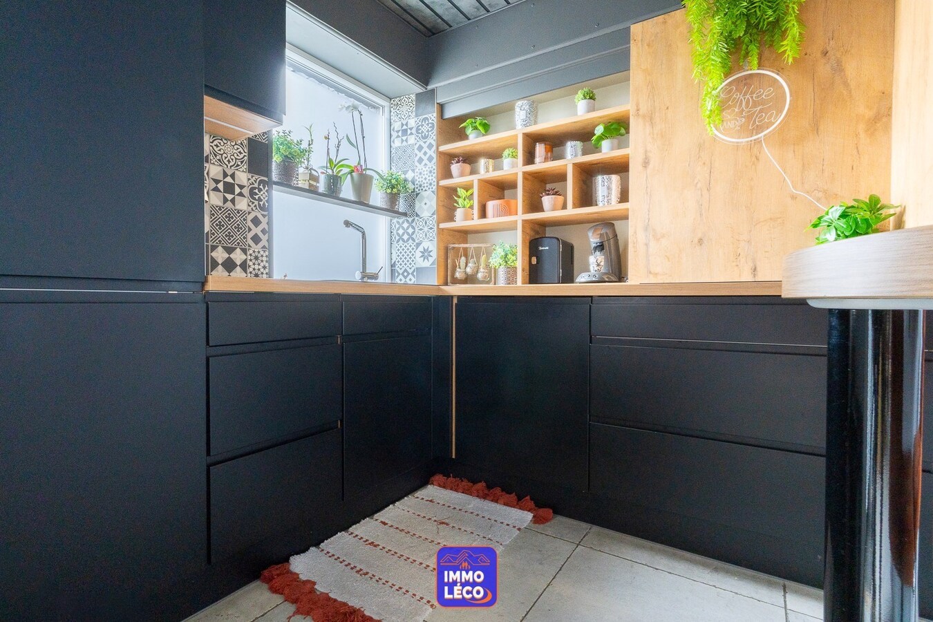 Grande maison 3 façades avec espace commercial – Opportunité rare ! 