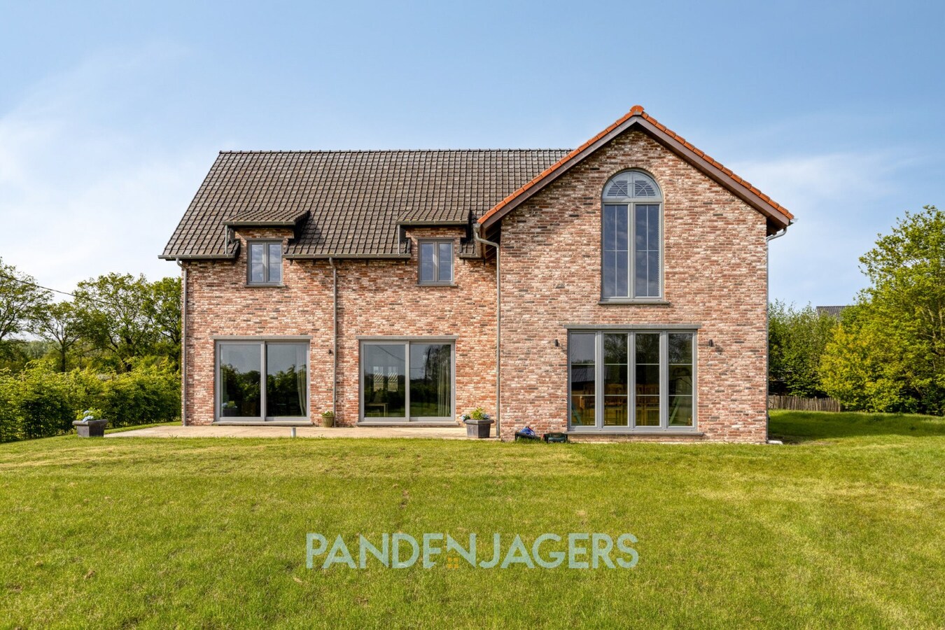 Exclusieve villa op uitzonderlijk perceel van 10.804 m² te Berlaar 