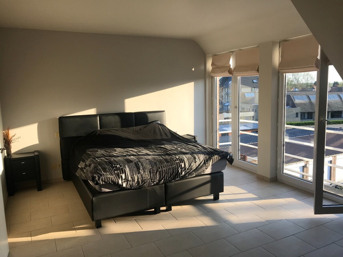 Ruim duplex-appartement met twee ruime slaapkamers 