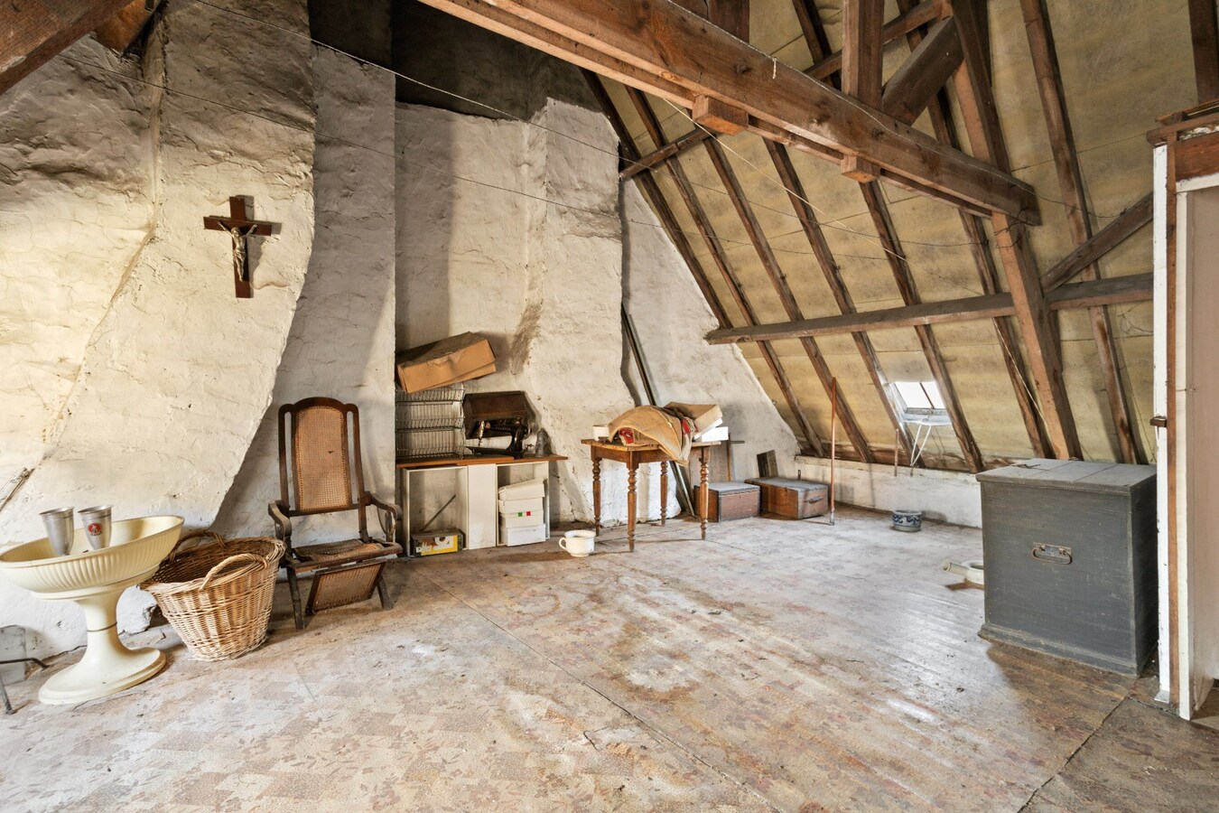 Ruim, voormalig handelshuis in het Centrum van Dadizele 