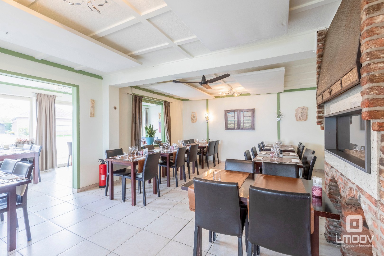 Te koop- Gebruiksklaar restaurant met terras en appartement in hartje Hijfte (Lochristi) 