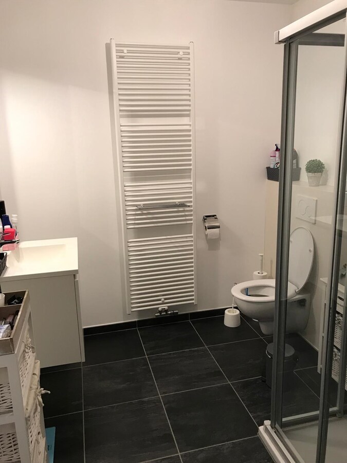 Ruim 2 slaapkamerappartement op de Markt in Houthulst 