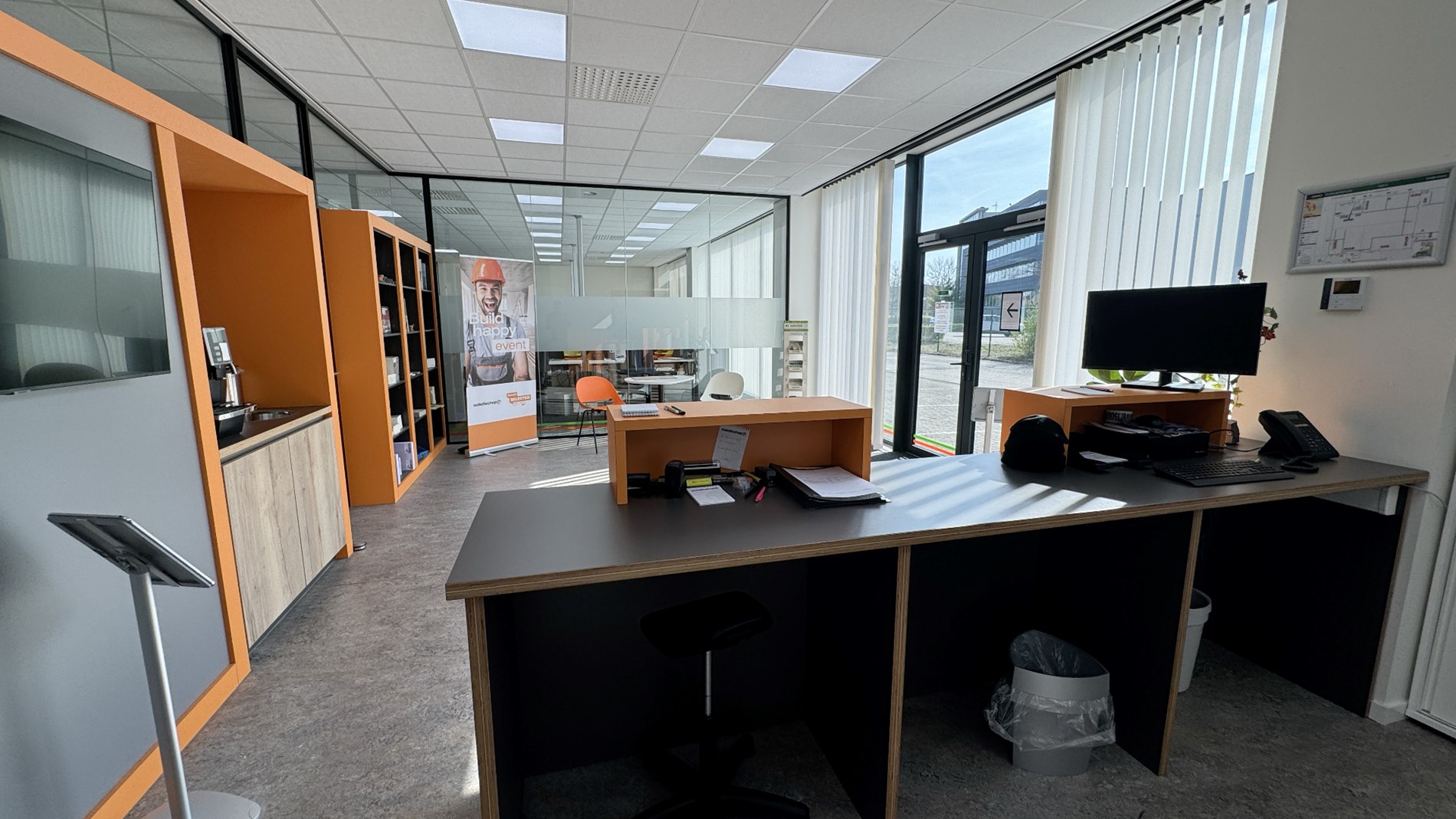 Loods met kantoor te huur nabij E19 in Mechelen