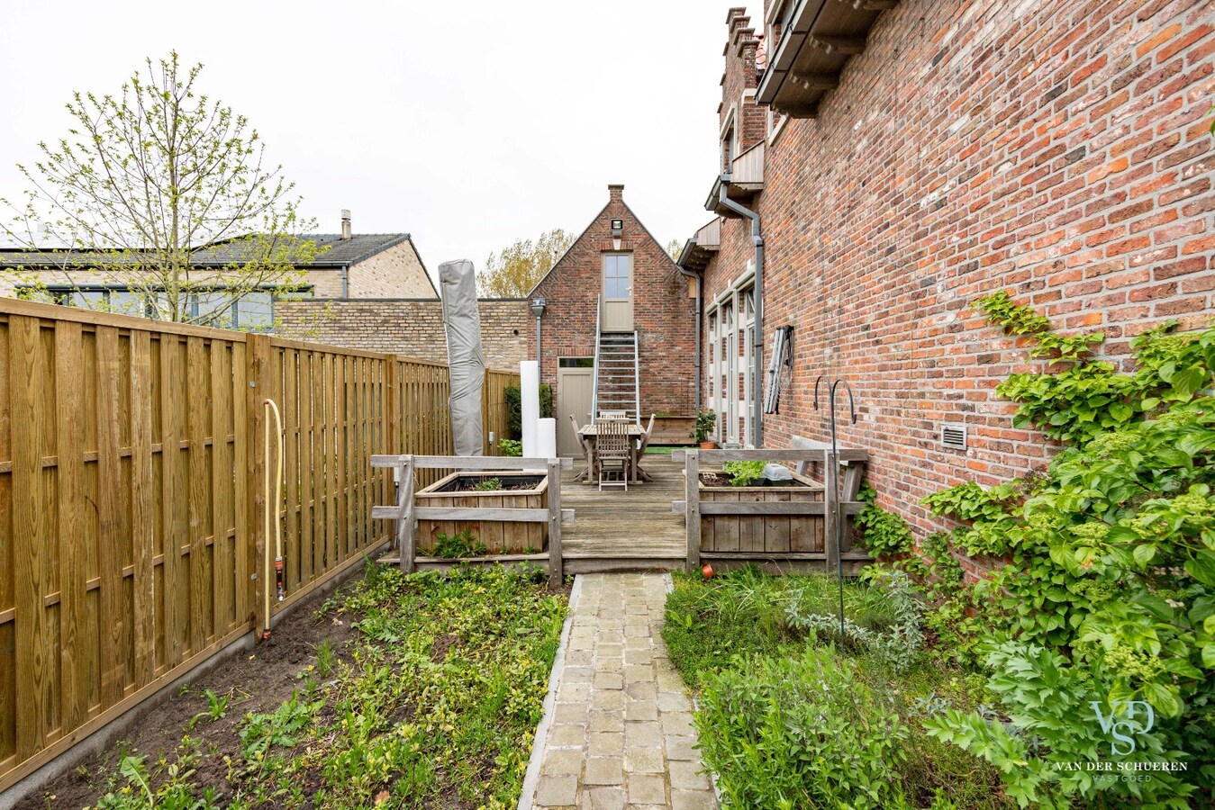 Ruim en stijlvol wonen in hartje Gavere. 