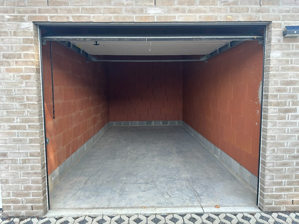 Centraal gelegen garage te Houthulst 