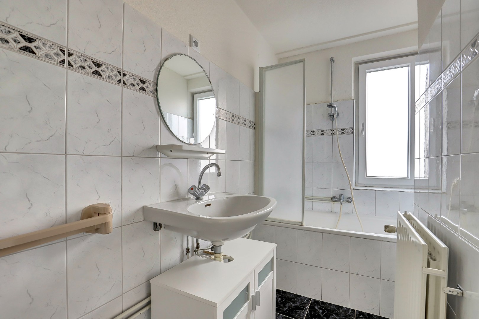 2-kamer hoekwoning met  ruime slaapkamer met airconditioning, tuin op het zonnige zuidwesten. 