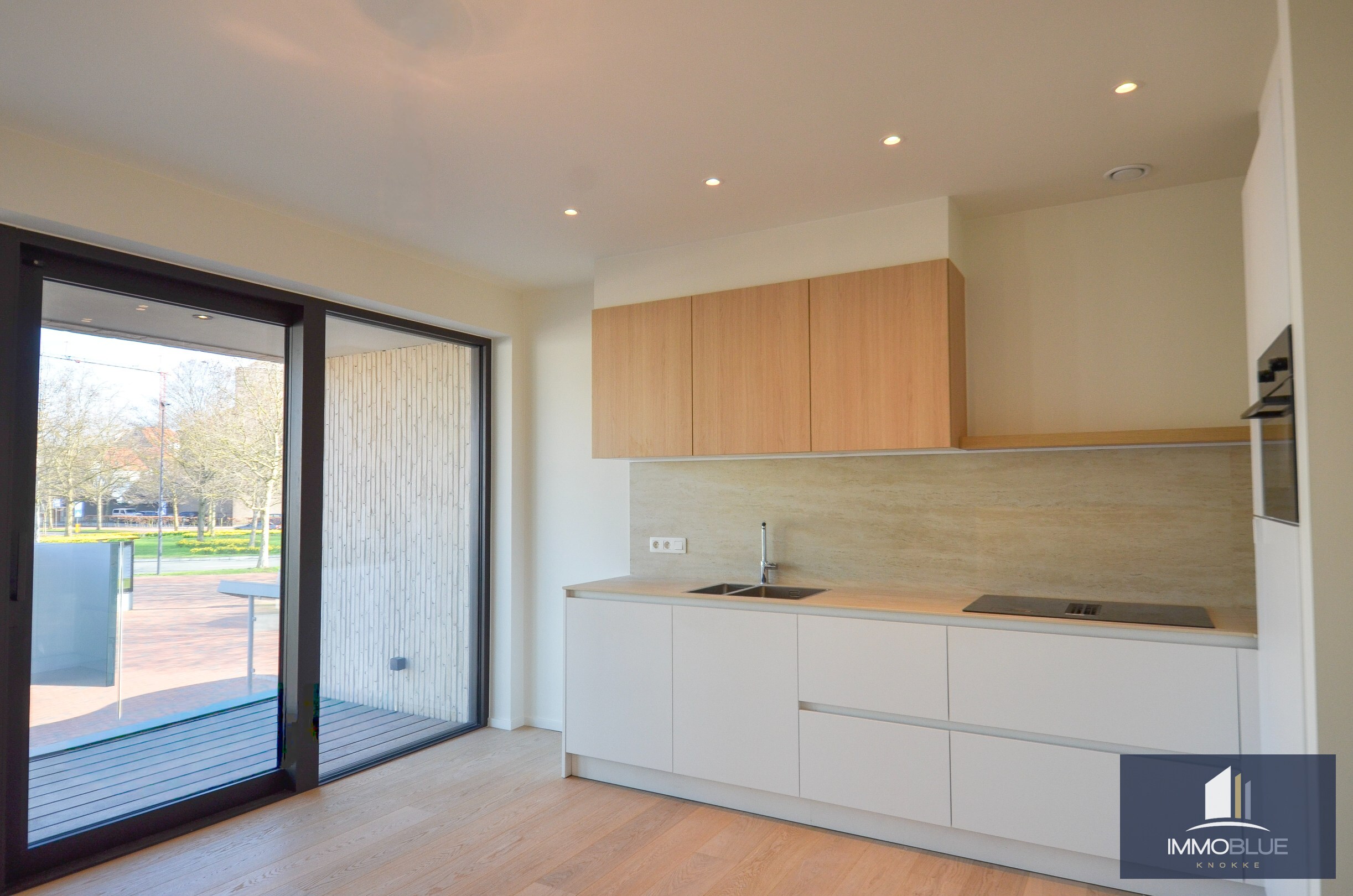 Nieuwbouw: Licht en modern nieuwbouwappartement met terras nabij Duinenwater. 