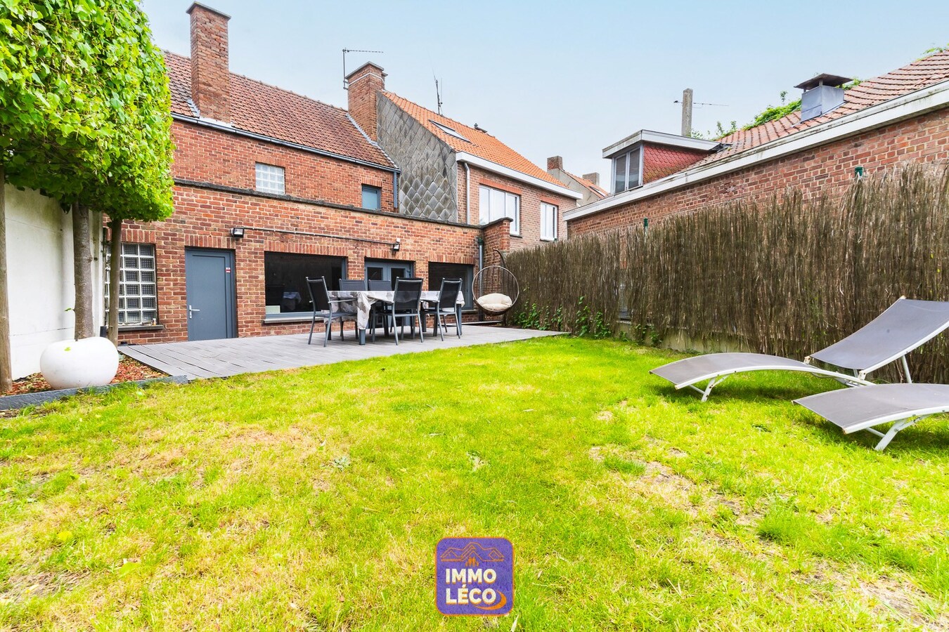 3 façades rénovée avec garage et jardin, plein centre-ville ! 