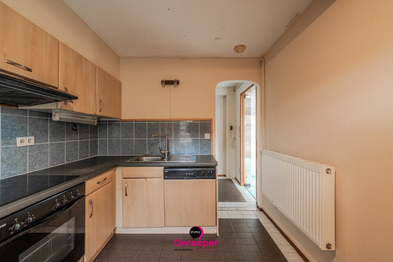 Ruim perceel van 955 m² met twee gekoppelde woningen – perfect voor kangoeroewonen in Gistel 