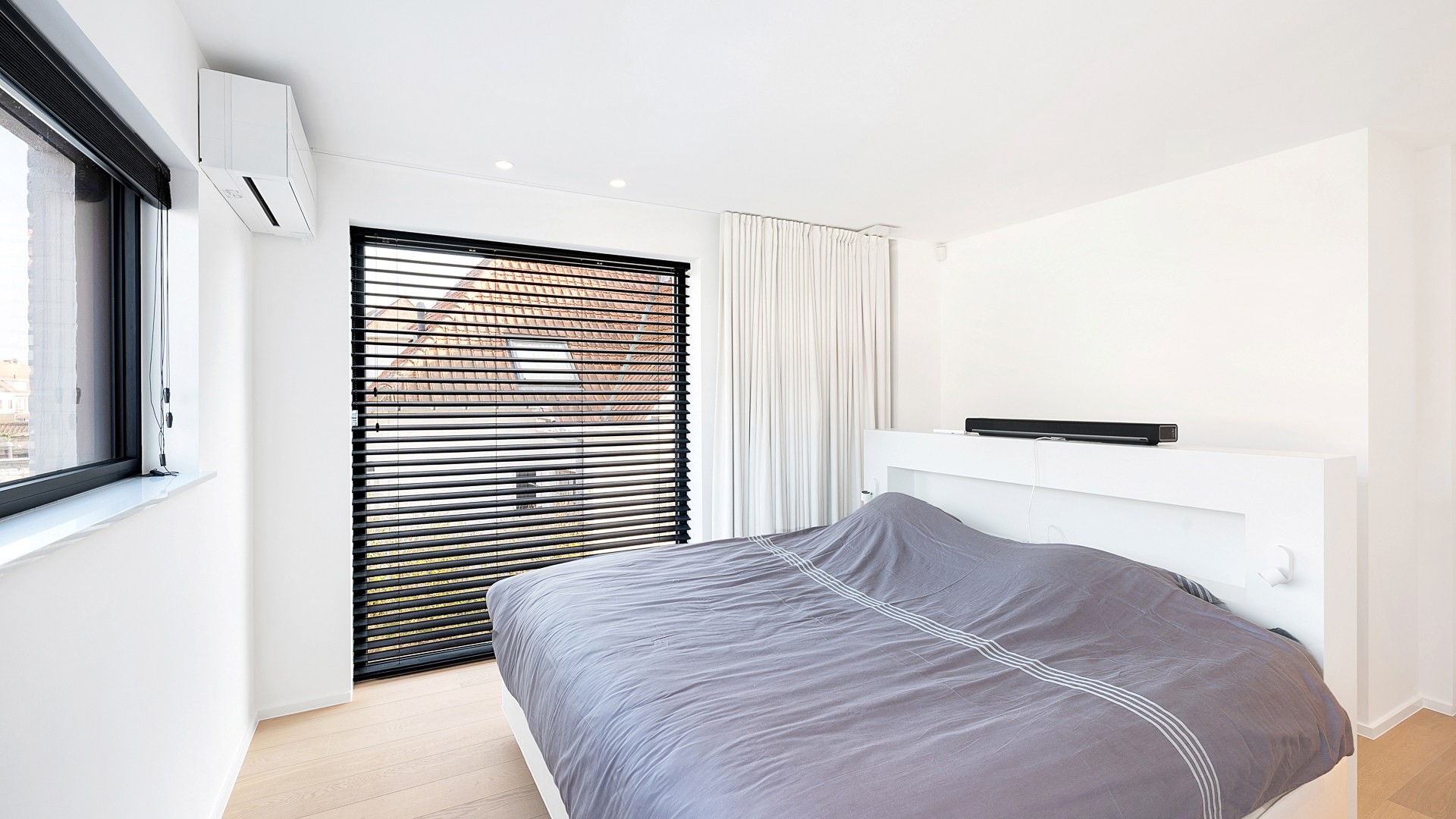 Centraal gelegen 3-gevelwoning in hedendaagse stijl – Bouwjaar 2014 