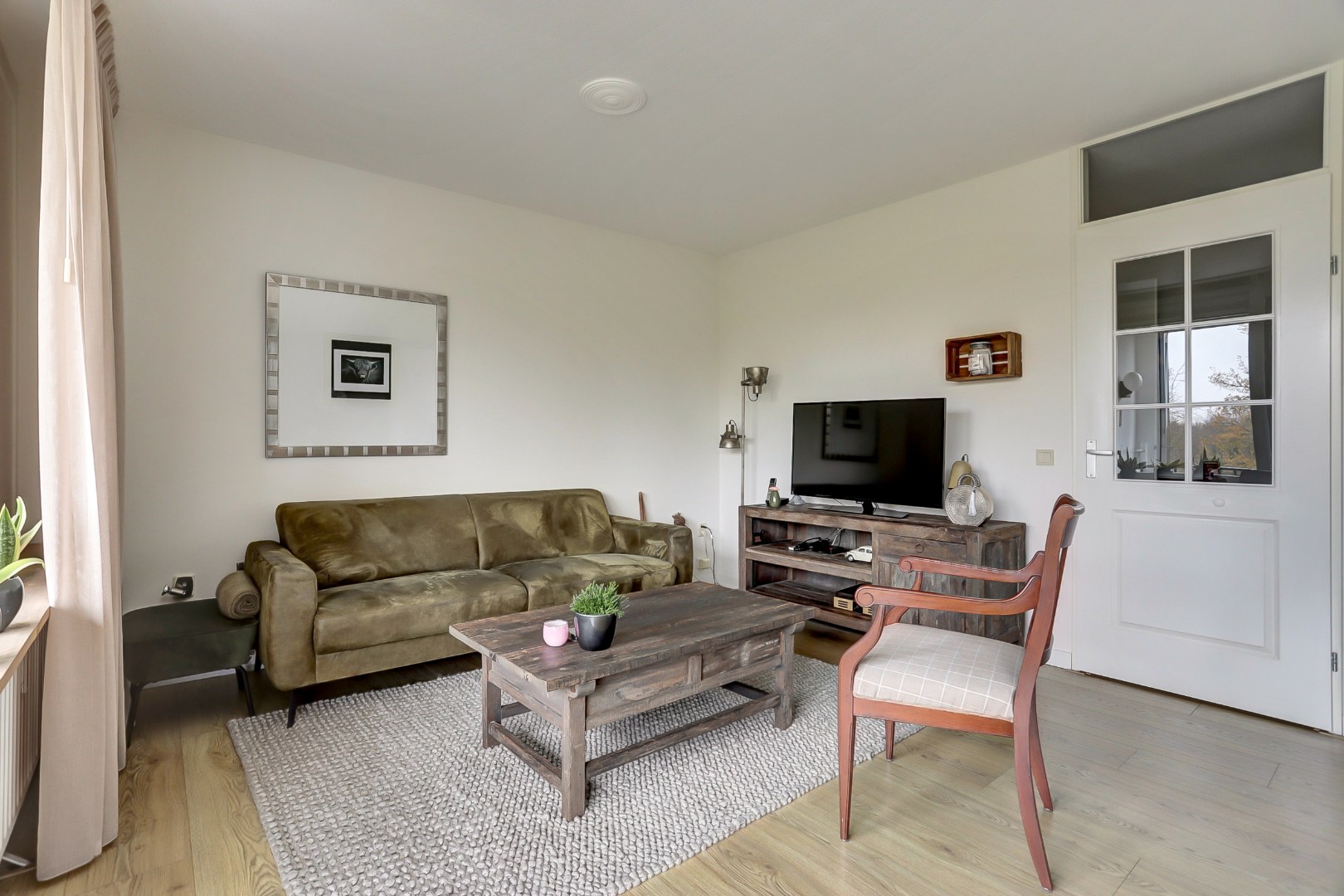 Modern afgewerkt 3 kamerappartement gelegen op de 3e verdieping met schitterend vrij uitzicht en ligging aan water! 