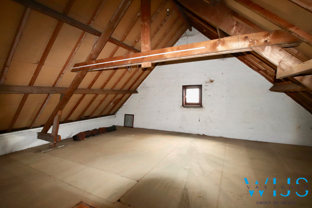 Op te frissen/te renoveren gezinswoning op TOPlocatie te ERTVELDE! 