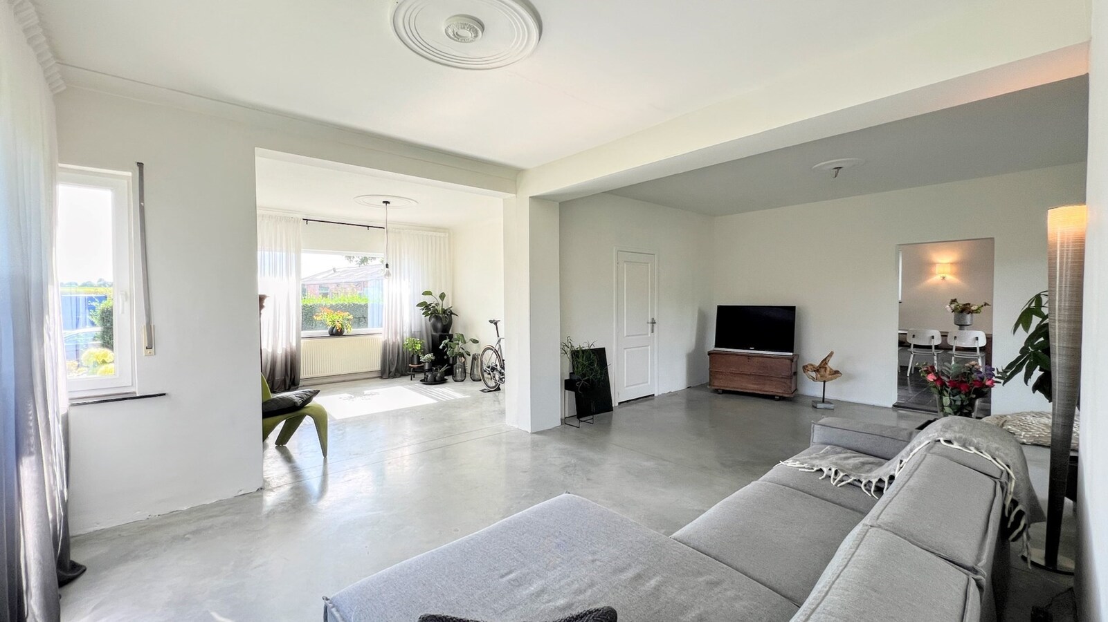 Instapklare gezinswoning op perceel van 2402 m² 