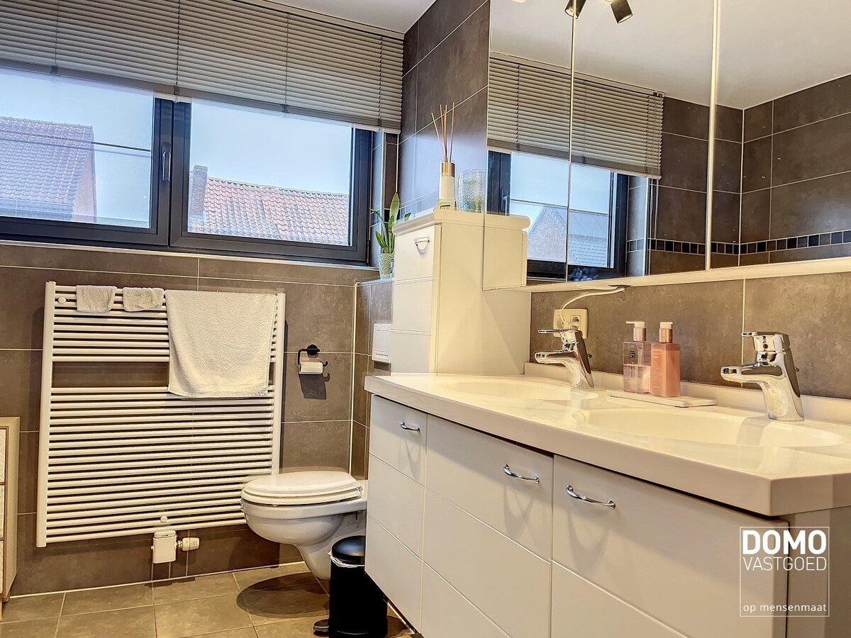 Instapklare en zeer ruime woning te Kuringen. 