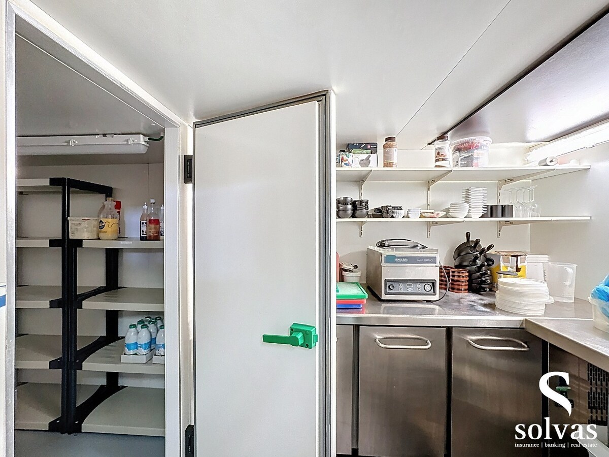 Handelszaak Belle Vue te huur in Ursel! 