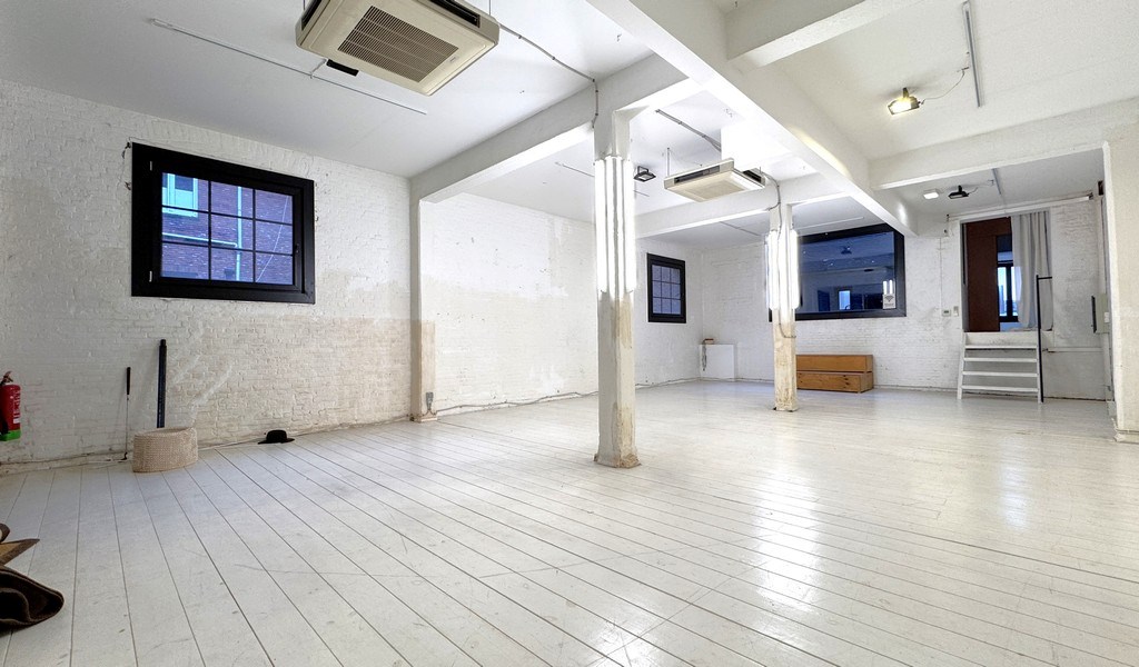 Kantoor in loftstijl te huur aan Ijzerlaanbrug te Antwerpen