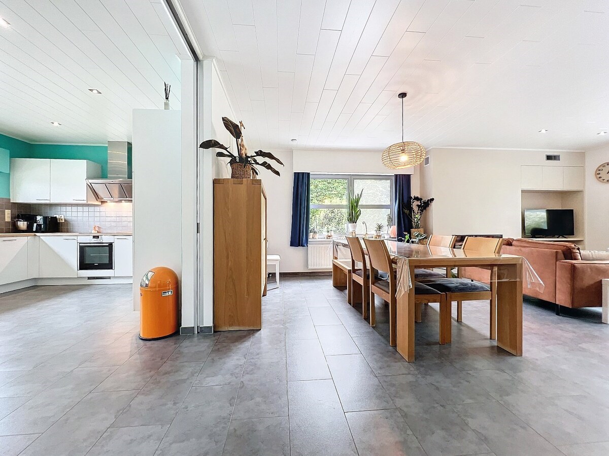 Recente, energiezuinige (label A) villa met groene achteruit te St.-Lievens-Houtem 