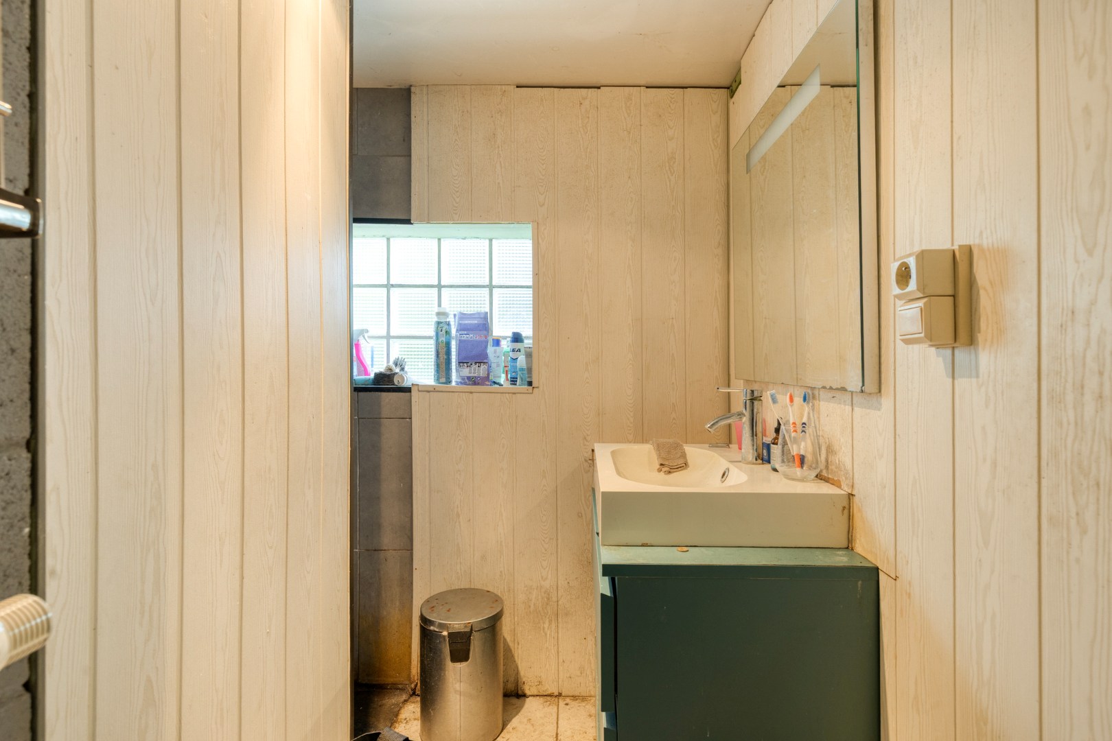Halfopen bebouwing met 5 ruime slaapkamers, 2 badkamers, garage en tuin in Holsbeek – bewoonbare oppervlakte 214m² 
