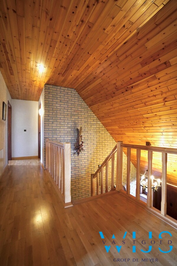 Fantastische open bebouwing met dubbele garage in gegeerde woonwijk te Evergem 