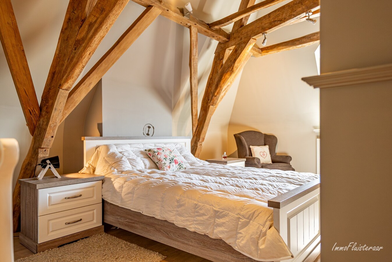 Uitzonderlijke woning met paardenaccommodatie, binnen- en buitenpiste op ca. 9,4 ha te Haacht 