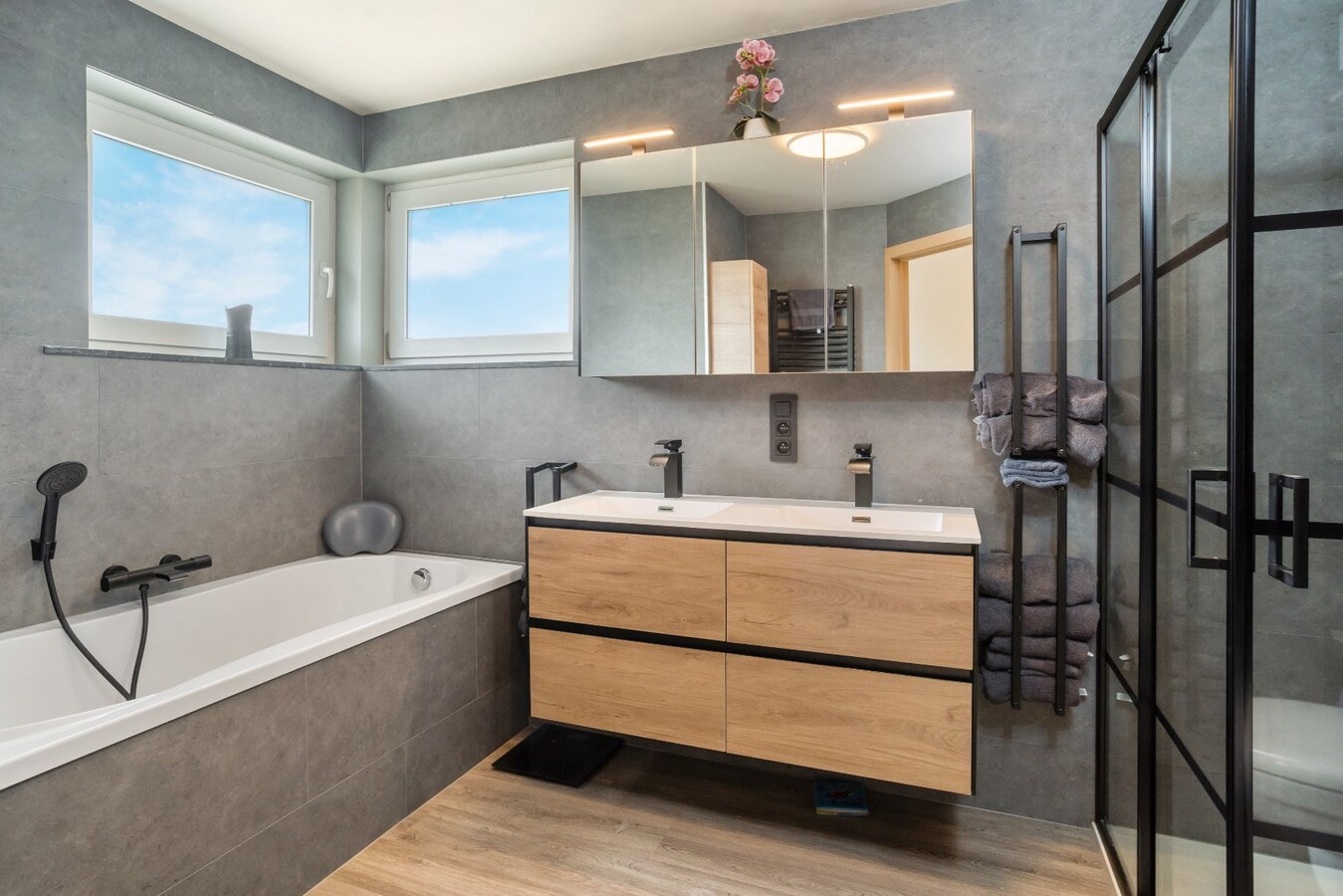 Centraal gelegen, halfopen woning op perceel 624m² 