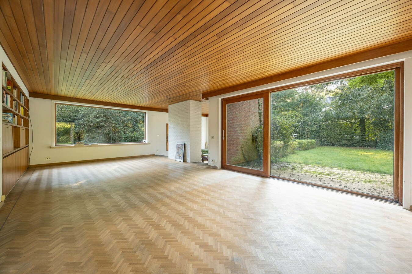 Te renoveren villa met 5 slaapkamers en prachtige tuin op toplocatie 