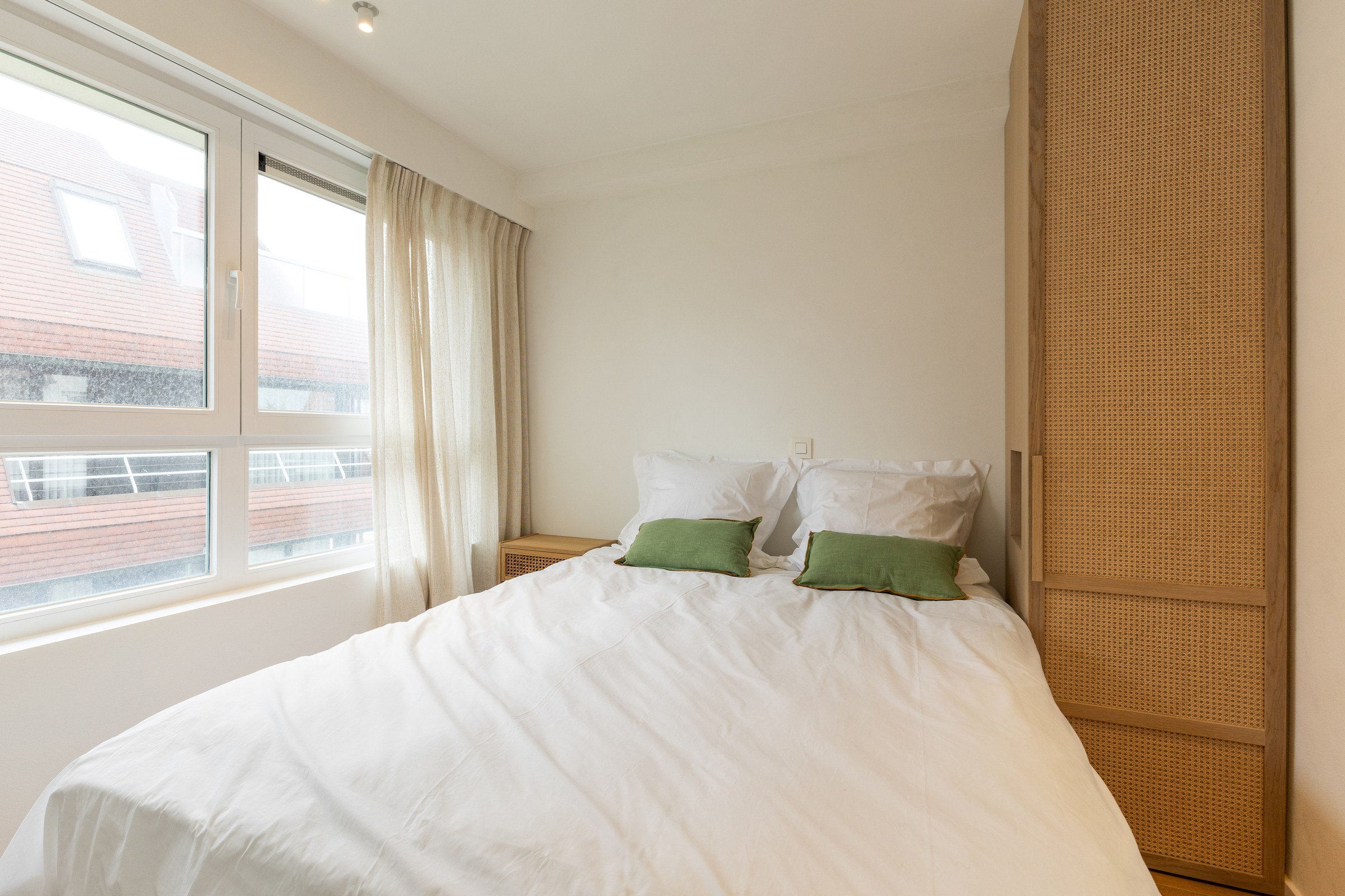 Appartement de 3 chambres entièrement rénové, idéalement situé près de la digue et du casino à Knokke. 